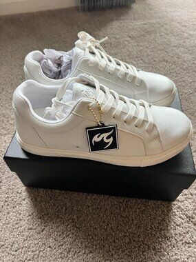 Fuego Dance Sneakers Low Top Men's Size 7 / Women's Size 8 - White